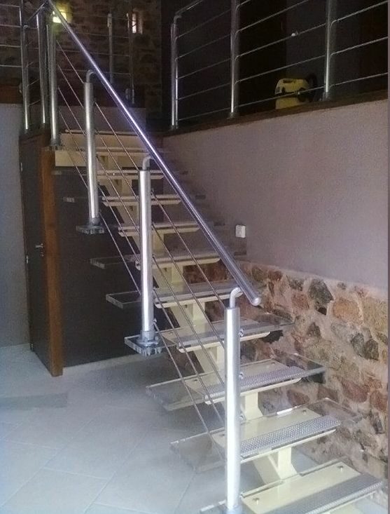 Escalier inox brossé et marches PMMA