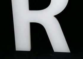 Usinage de lettres PVC